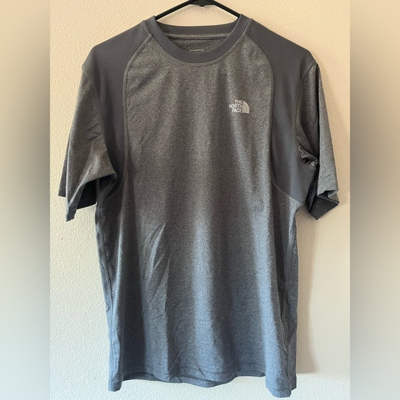 The North Face Activewear Shirt Mens Small Gray Lightweight - Picture 1 of 3